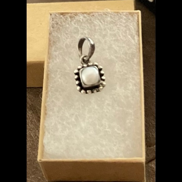 Silpada Jewelry - EUC SILPADA STERLING SILVER MOTHER OF PEARL PENDANT